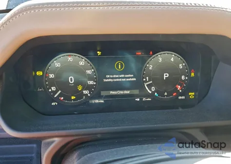 2025 Land Rover Defender 110 S z USA, uszkodzony, nr VIN SALEJ7EX9S2429302